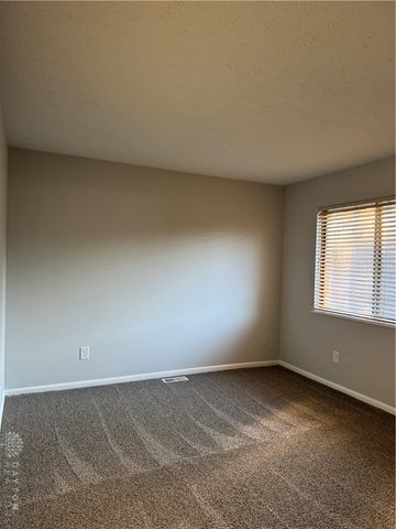 22 Oakwood Court, Springdale, OH 45246