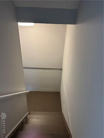 22 Oakwood Court, Springdale, OH 45246