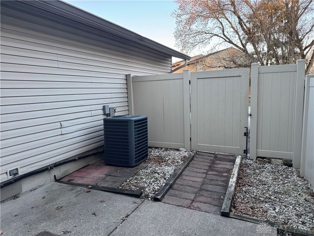 22 Oakwood Court, Springdale, OH 45246