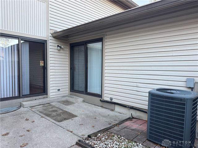 22 Oakwood Court, Springdale, OH 45246