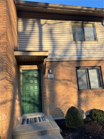 22 Oakwood Court, Springdale, OH 45246