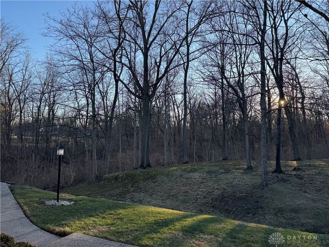 22 Oakwood Court, Springdale, OH 45246