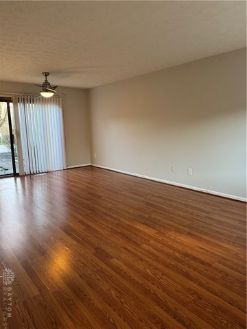 22 Oakwood Court, Springdale, OH 45246