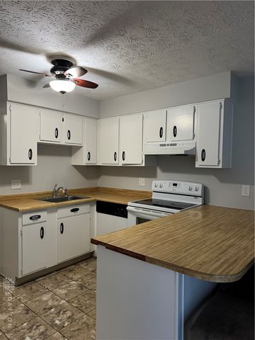 22 Oakwood Court, Springdale, OH 45246