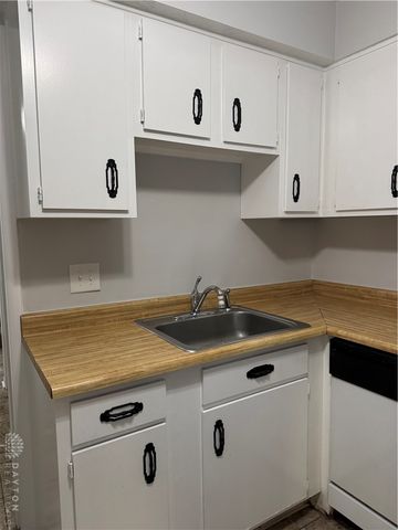 22 Oakwood Court, Springdale, OH 45246