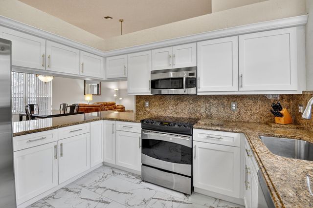 8997 Shoal Creek Lane, Boynton Beach, FL 33472