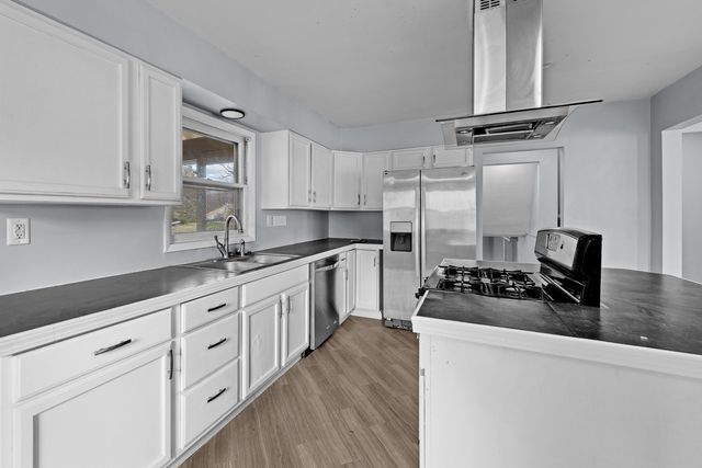 2412 W 3rd Street, Coal Valley, IL 61240