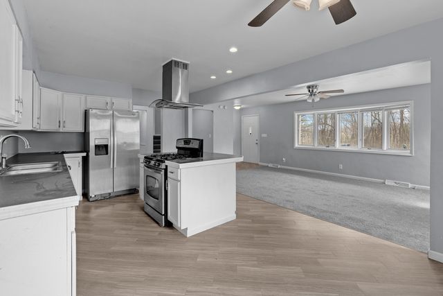 2412 W 3rd Street, Coal Valley, IL 61240