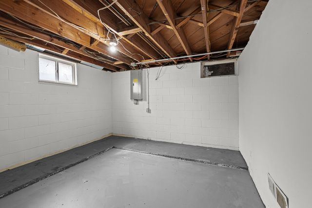 2412 W 3rd Street, Coal Valley, IL 61240