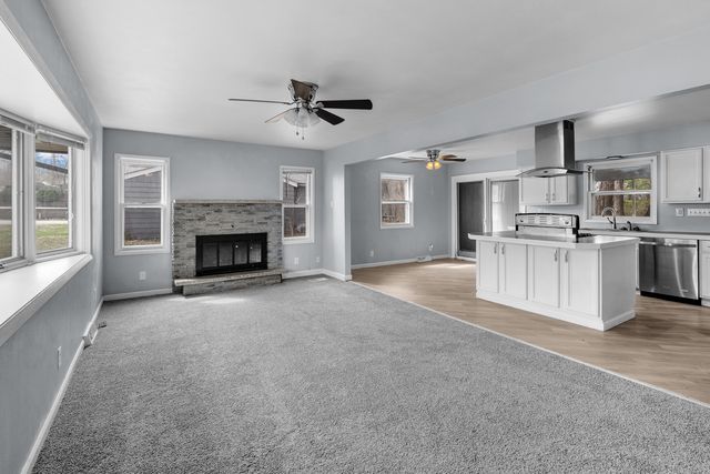 2412 W 3rd Street, Coal Valley, IL 61240