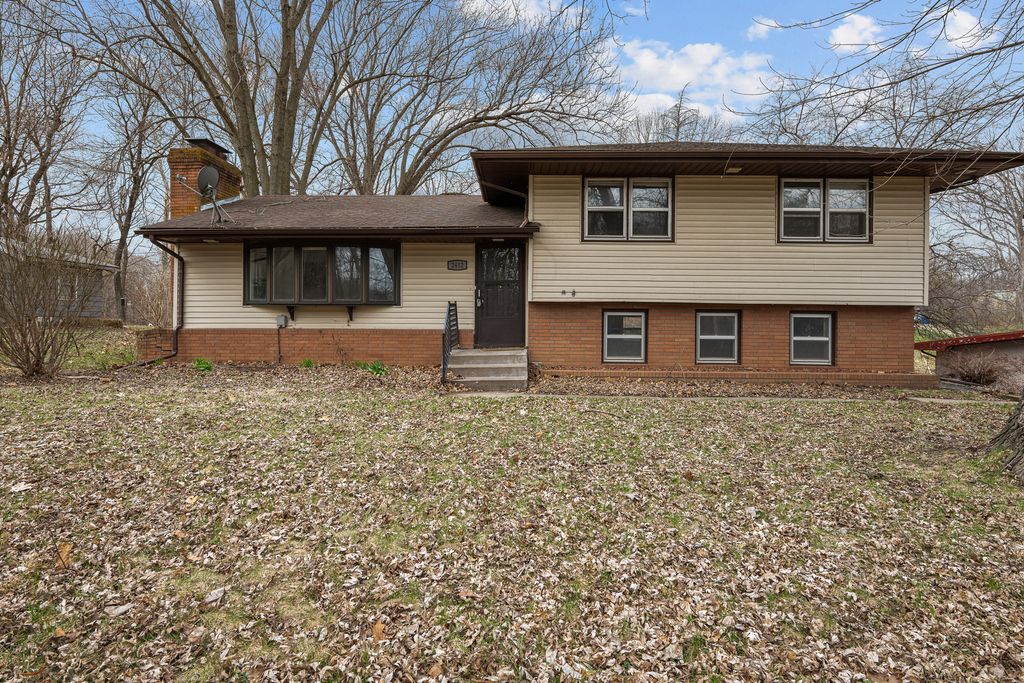 2412 W 3rd Street, Coal Valley, IL 61240