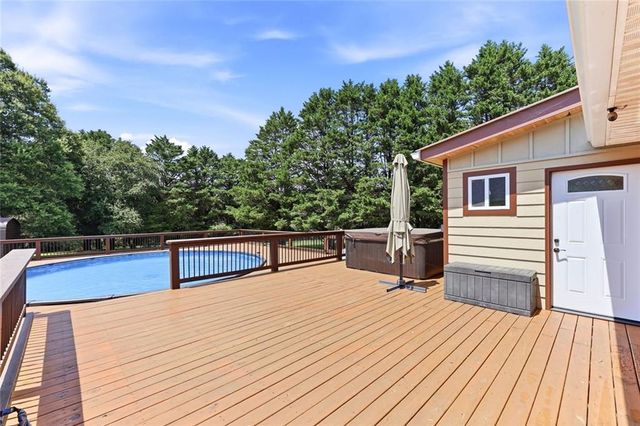 5573 Clarks Bridge Road, Clermont, GA 30527
