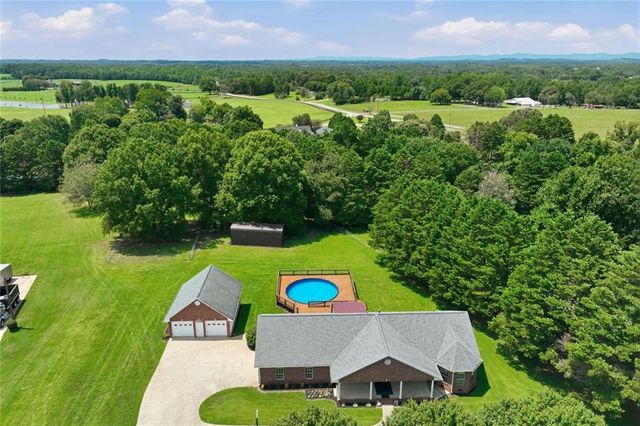 5573 Clarks Bridge Road, Clermont, GA 30527