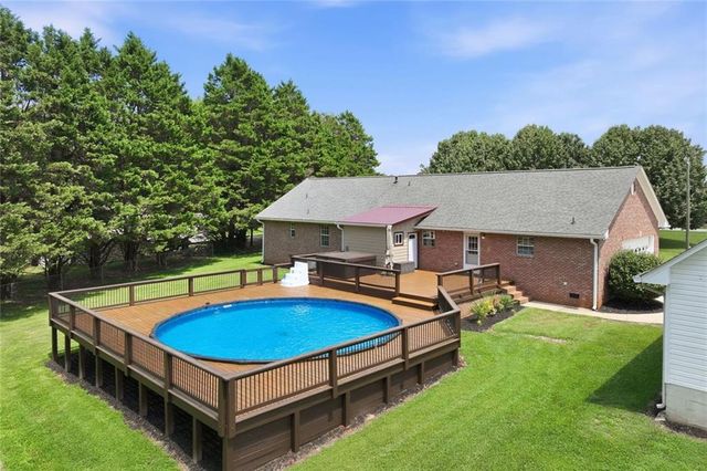 5573 Clarks Bridge Road, Clermont, GA 30527