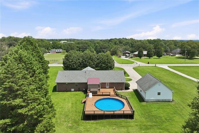 5573 Clarks Bridge Road, Clermont, GA 30527