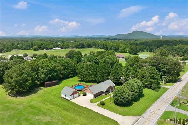 5573 Clarks Bridge Road, Clermont, GA 30527