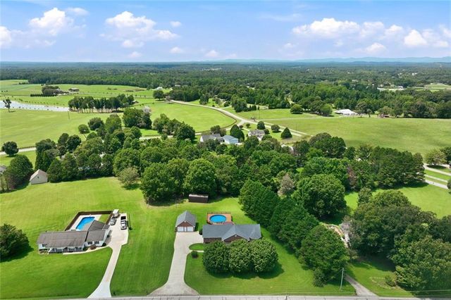 5573 Clarks Bridge Road, Clermont, GA 30527