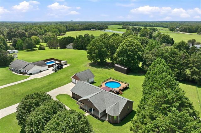 5573 Clarks Bridge Road, Clermont, GA 30527