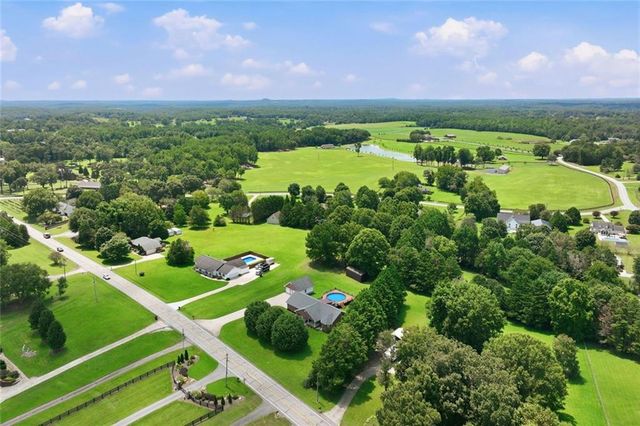 5573 Clarks Bridge Road, Clermont, GA 30527