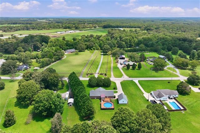 5573 Clarks Bridge Road, Clermont, GA 30527