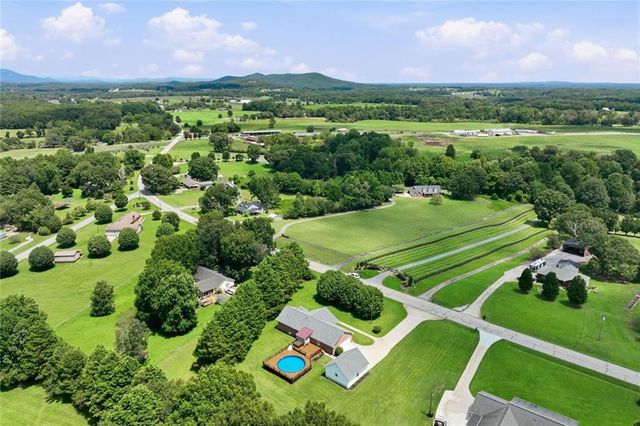5573 Clarks Bridge Road, Clermont, GA 30527