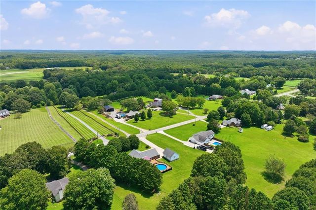 5573 Clarks Bridge Road, Clermont, GA 30527