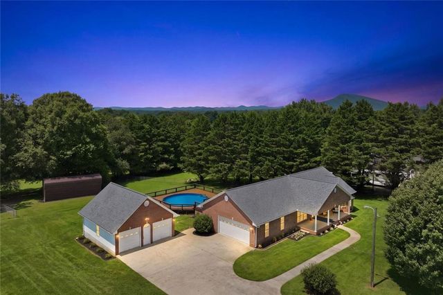 5573 Clarks Bridge Road, Clermont, GA 30527