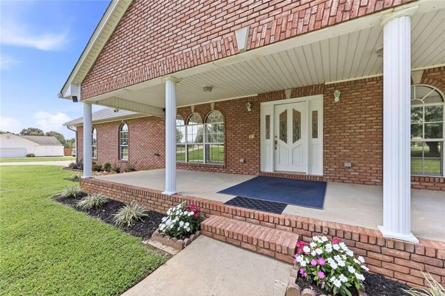5573 Clarks Bridge Road, Clermont, GA 30527