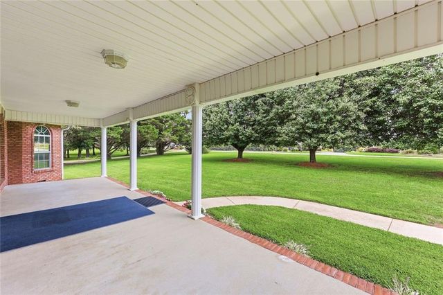 5573 Clarks Bridge Road, Clermont, GA 30527