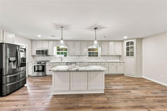 5573 Clarks Bridge Road, Clermont, GA 30527
