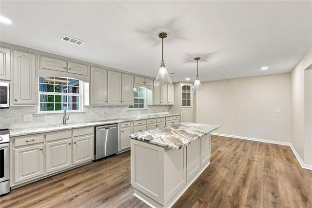 5573 Clarks Bridge Road, Clermont, GA 30527