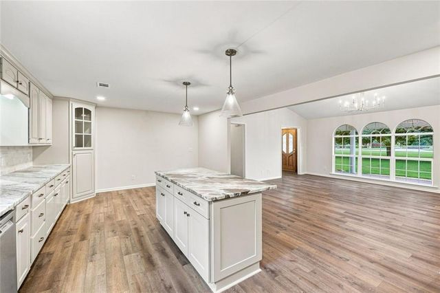 5573 Clarks Bridge Road, Clermont, GA 30527