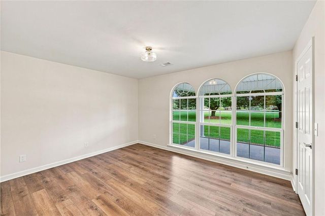 5573 Clarks Bridge Road, Clermont, GA 30527