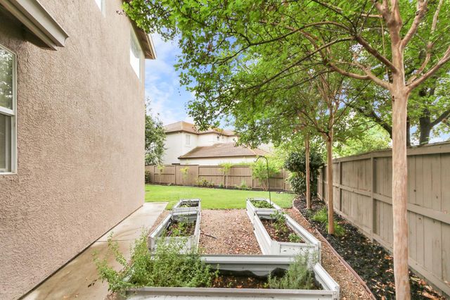 4836 Village Green Dr, El Dorado Hills, CA 95762