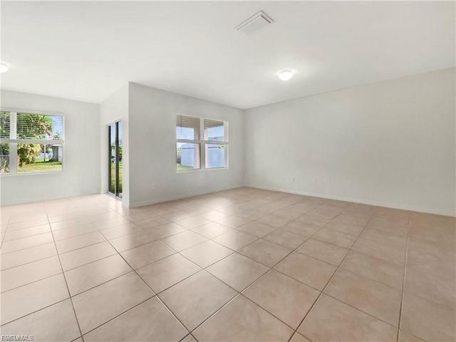 131 NE 23rd PL, Cape Coral, FL 33909