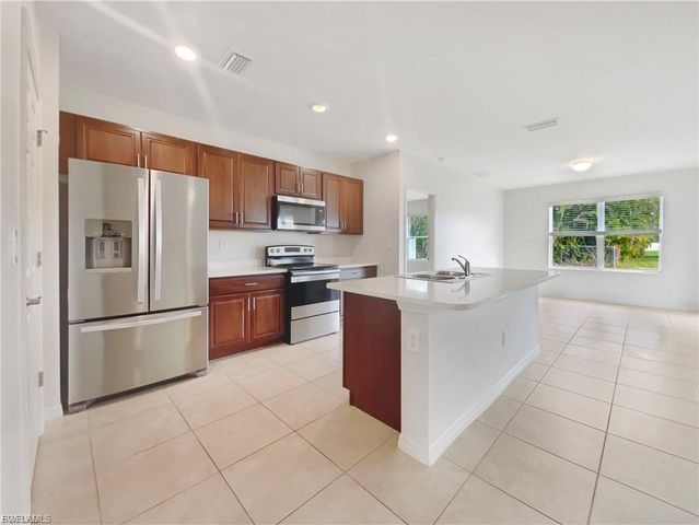 131 NE 23rd PL, Cape Coral, FL 33909