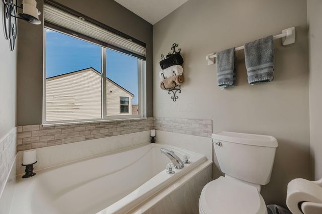 324 Masonglen Court, Pataskala, OH 43062