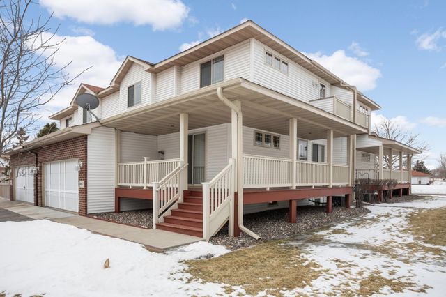 8657 Tessman Circle N, Brooklyn Park, MN 55445