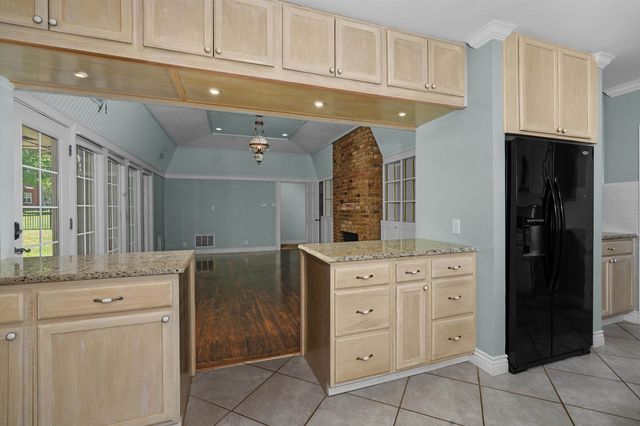 326 E Main St, Henderson, TX 75652