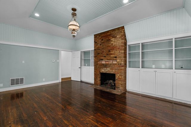 326 E Main St, Henderson, TX 75652