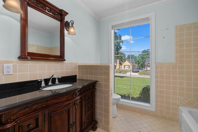 326 E Main St, Henderson, TX 75652