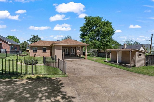 326 E Main St, Henderson, TX 75652