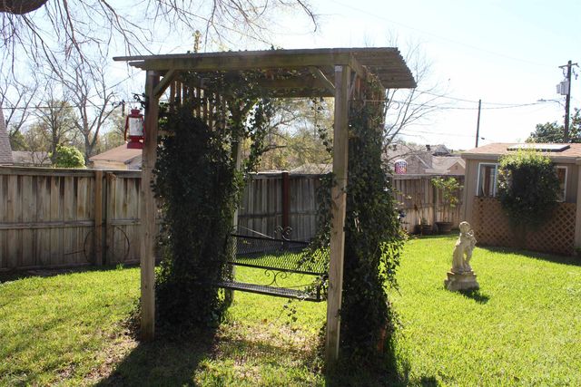 326 E Main St, Henderson, TX 75652