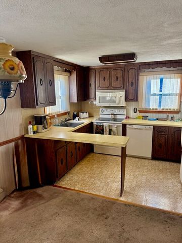 603 W Chestnut St, Brockton, MA 02301