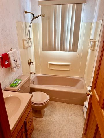 603 W Chestnut St, Brockton, MA 02301