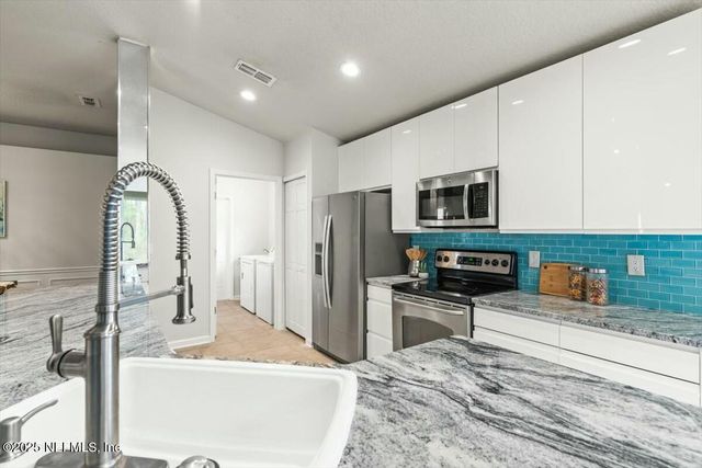 9259 SUNRISE BREEZE Circle, Jacksonville, FL 32256