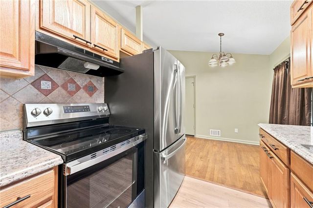 621 NW Fair Lane, Lee's Summit, MO 64063