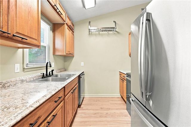 621 NW Fair Lane, Lee's Summit, MO 64063