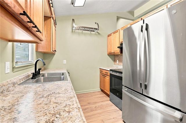 621 NW Fair Lane, Lee's Summit, MO 64063