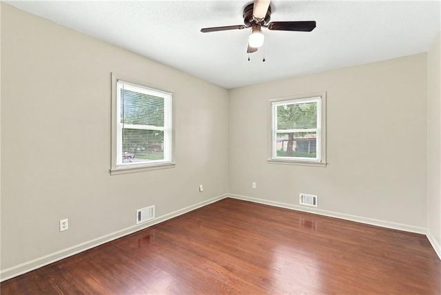 621 NW Fair Lane, Lee's Summit, MO 64063